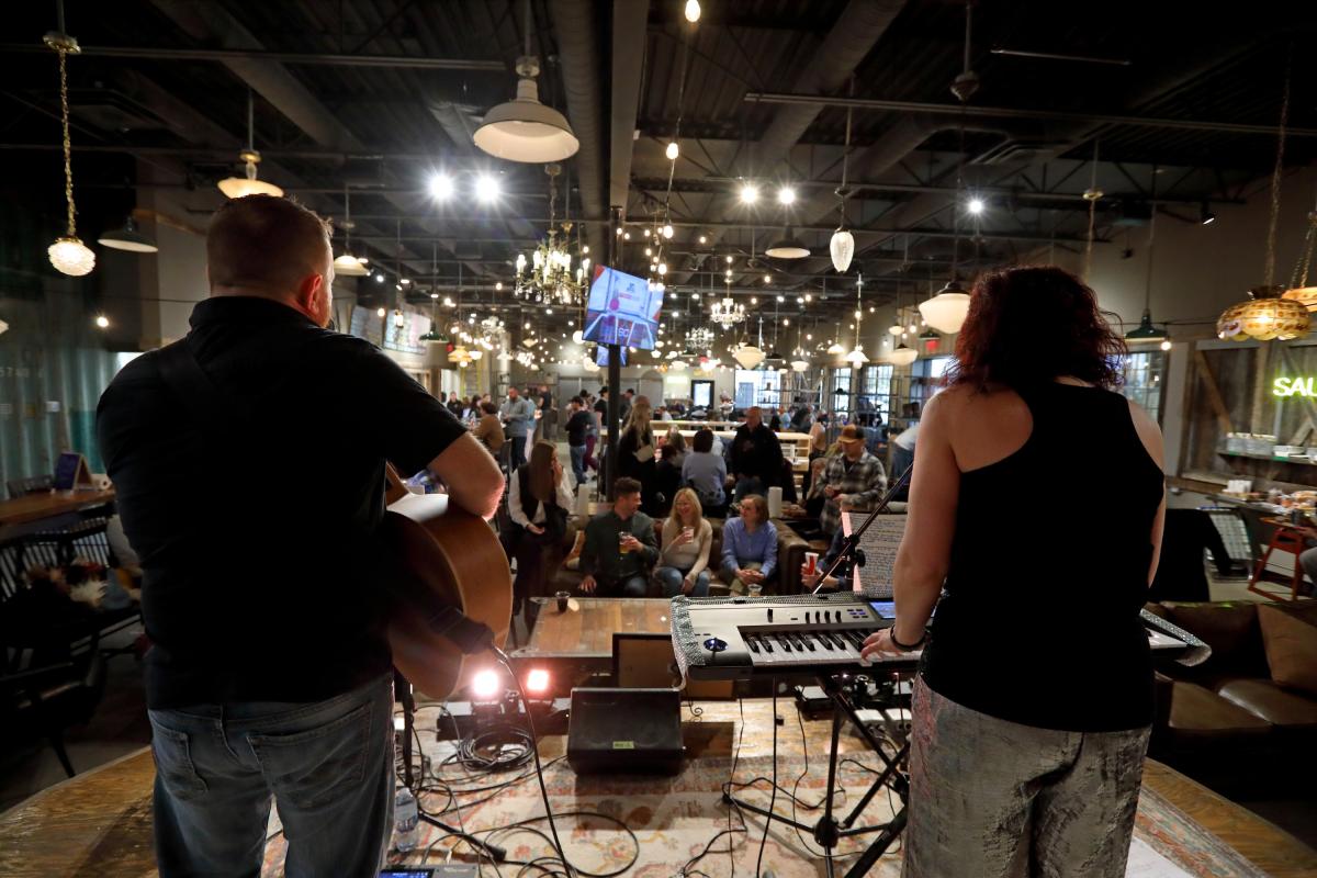 Belle's Kitchen & Music Hall